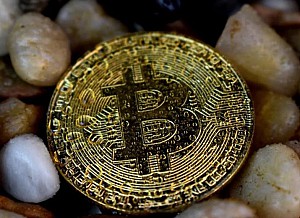 Bitcoin di chuyển dưới $55k khi dòng tiền chảy vào tiền điện tử giảm đáng kể