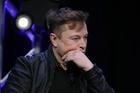 Cổ phiếu Tesla lao dốc, Elon Musk mất ngôi giàu thứ hai thế giới