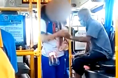 Clip nữ sinh bị người đàn ông sàm sỡ trên xe buýt nóng nhất MXH