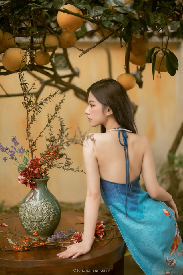 Hot girl ĐH Kinh tế quốc dân khoe vai trần gợi cảm trong bộ ảnh đón xuân - 4