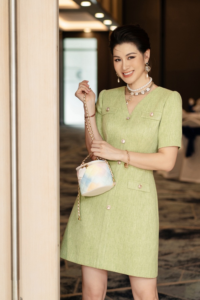 Thời trang đời thường ấn tượng của cô Mơ Thương ngày nắng về - 9