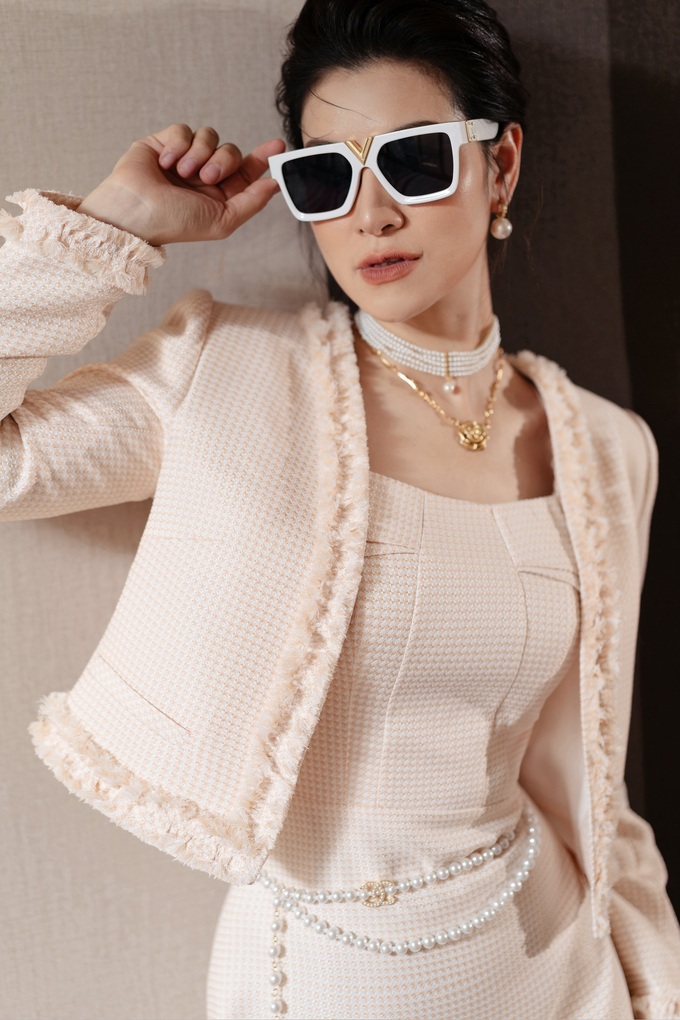 Thời trang đời thường ấn tượng của cô Mơ Thương ngày nắng về - 5
