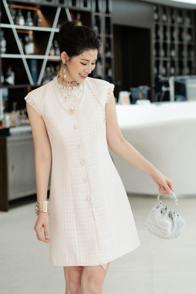 Thời trang đời thường ấn tượng của cô Mơ Thương ngày nắng về - 11
