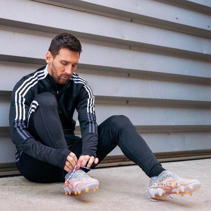 Phong cách thời trang nam tính và khối tài sản đáng nể của Lionel Messi - 15 Phong cách thời trang nam tính và khối tài sản đáng nể của Lionel Messi - 15