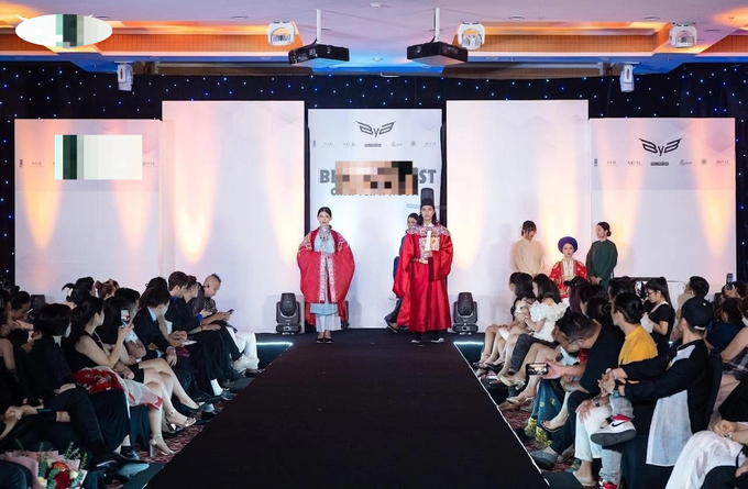 Dàn người đẹp hội tụ trong show diễn thời trang - 4 Dàn người đẹp hội tụ trong show diễn thời trang - 4